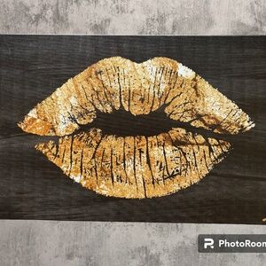 Oliver Gal Solid Kiss Night Lightbox on Canvas